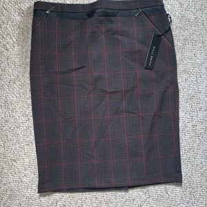 BRAND NEW - Size 8 Willi Smith plaid pencil skirt with zipper pocket detail